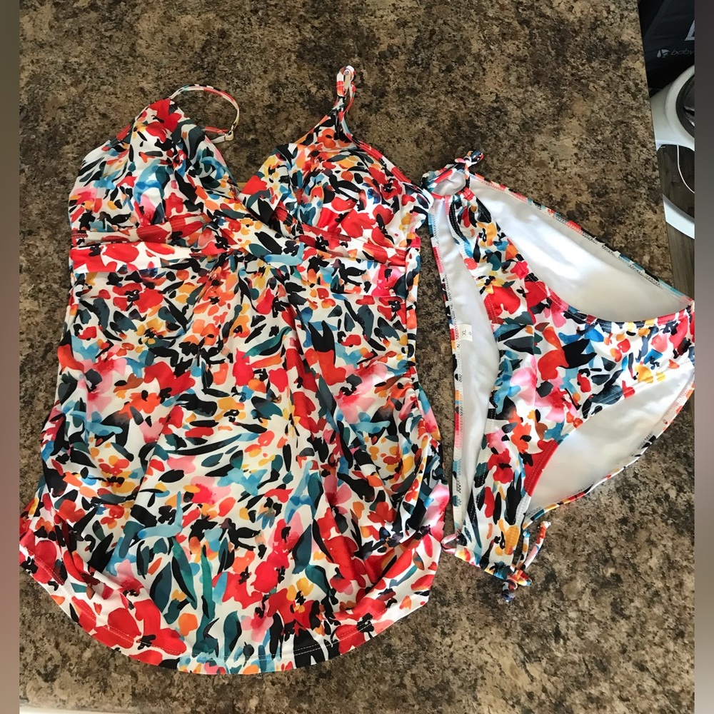 Multicolored Two piece Tankini With Flower Print & ties on the bottoms (X-Large)
